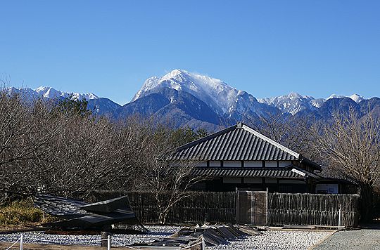 清春芸術村の駐車場から見た甲斐駒ヶ岳