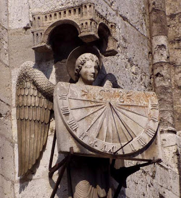 angel sundial chartres replica original in crypt1528.jpg